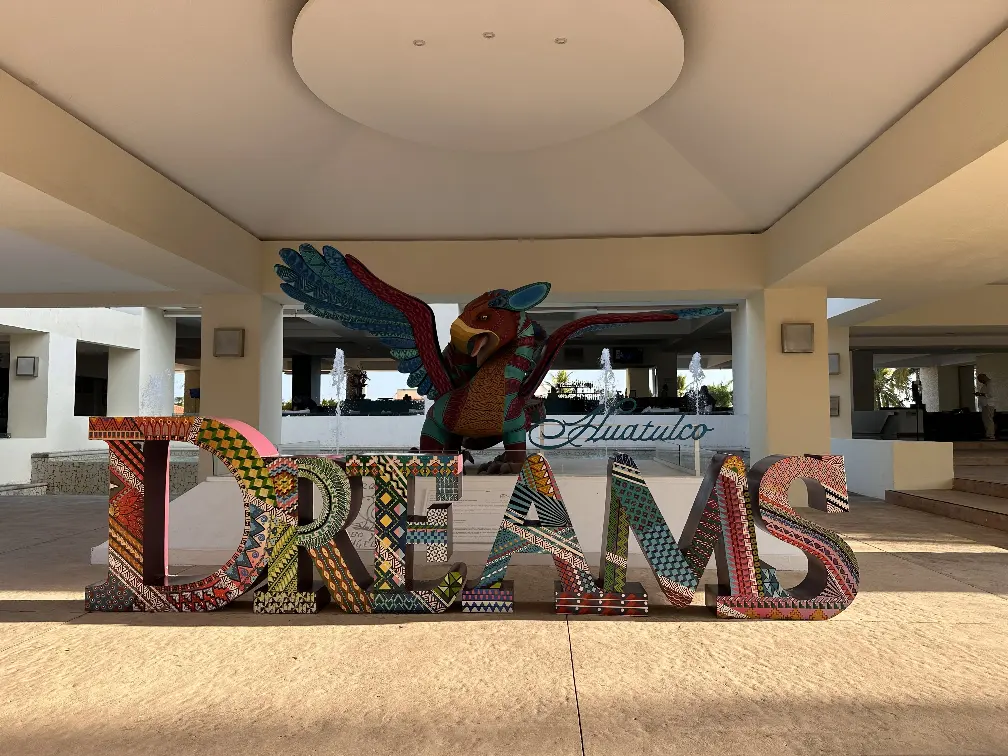 Dreams Huatulco main sign